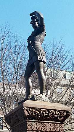 Leifur statue